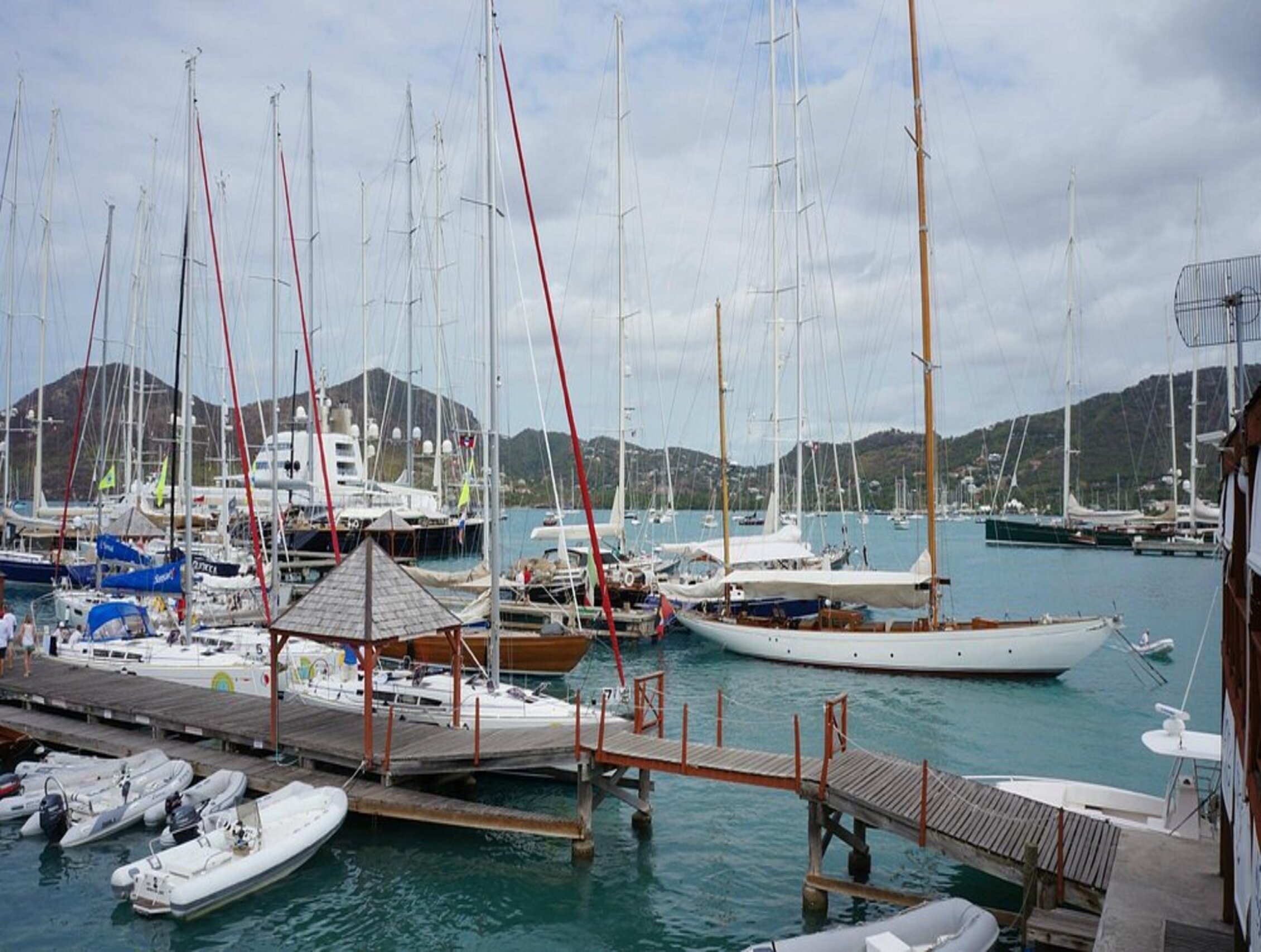 Dickenson Bay Antigua: Complete Guide to History, Activities & Attractions